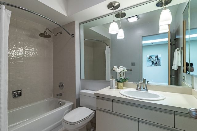 1071 Deerfield Place, Highland Park, IL 60035