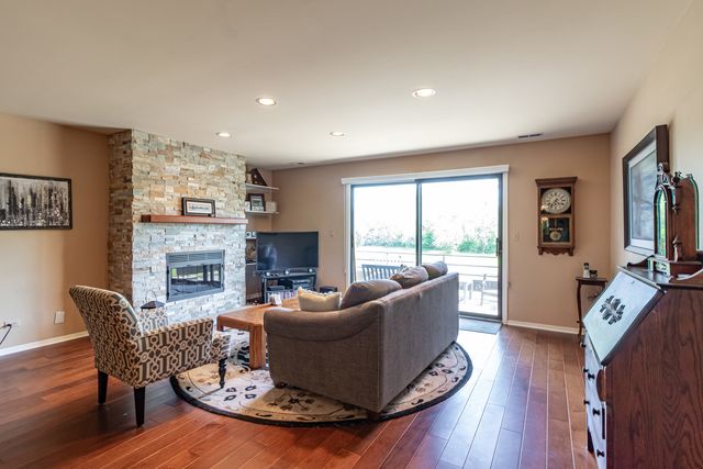 1071 Deerfield Place, Highland Park, IL 60035