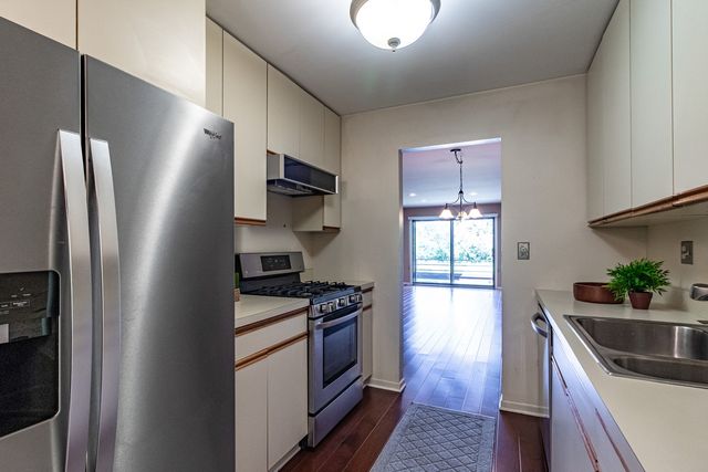 1071 Deerfield Place, Highland Park, IL 60035