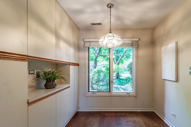 1071 Deerfield Place, Highland Park, IL 60035