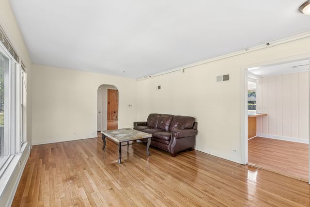 8222 Springfield Avenue, Skokie, IL 60076