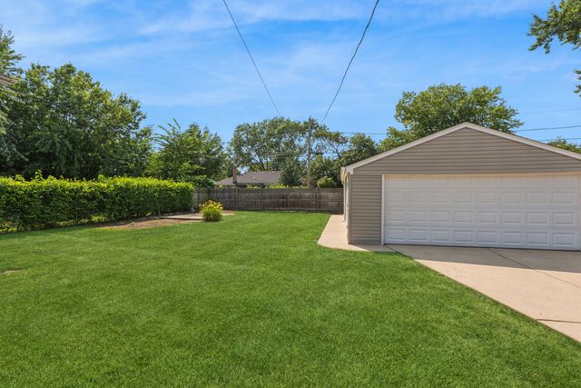 8222 Springfield Avenue, Skokie, IL 60076