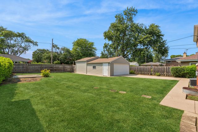 8222 Springfield Avenue, Skokie, IL 60076