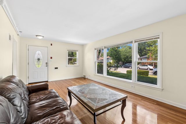 8222 Springfield Avenue, Skokie, IL 60076