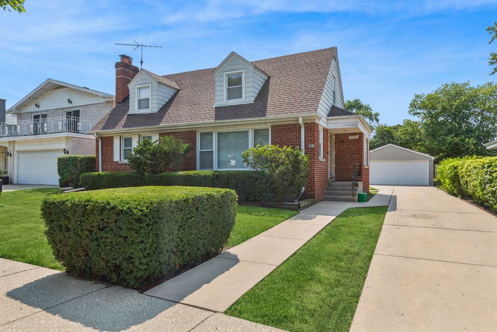8222 Springfield Avenue, Skokie, IL 60076
