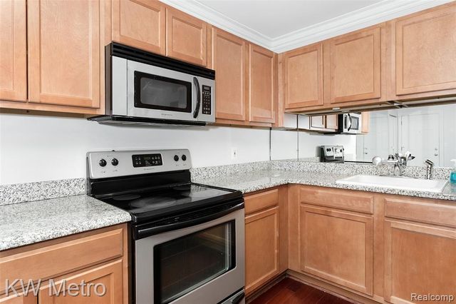 2309 Walton Boulevard 32, Rochester Hills, MI 48309