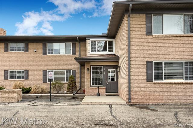 2309 Walton Boulevard 32, Rochester Hills, MI 48309