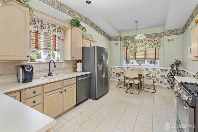 23 Stonewyck Place, Monroe, NJ 08831