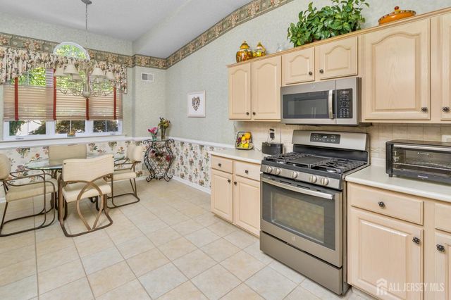 23 Stonewyck Place, Monroe, NJ 08831