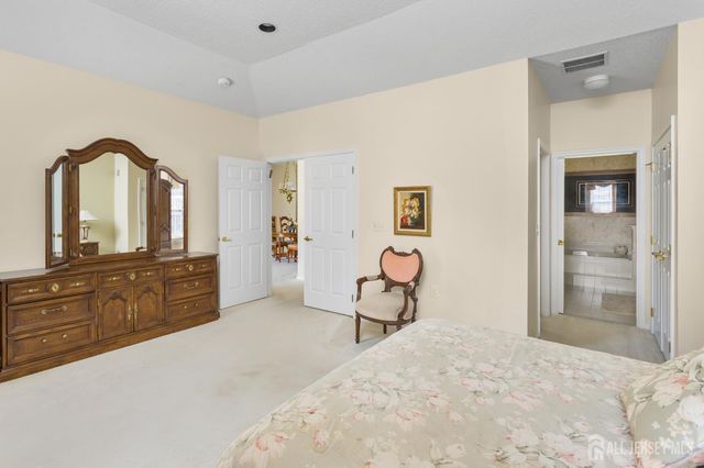 23 Stonewyck Place, Monroe, NJ 08831