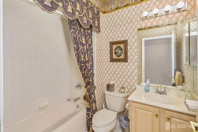 23 Stonewyck Place, Monroe, NJ 08831