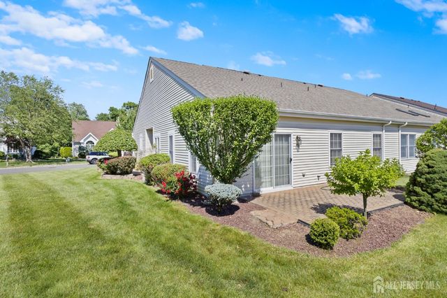 23 Stonewyck Place, Monroe, NJ 08831