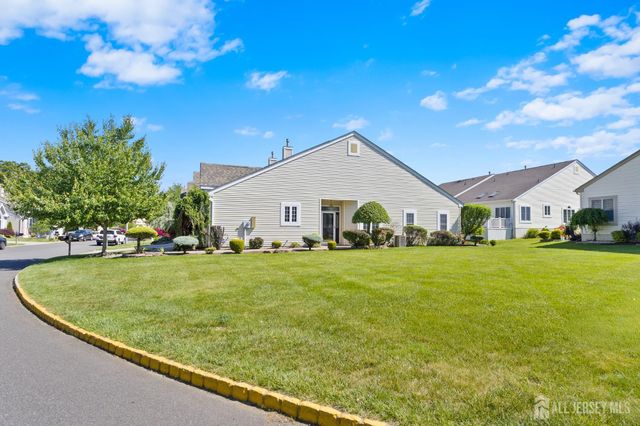 23 Stonewyck Place, Monroe, NJ 08831