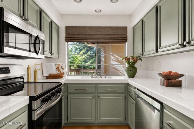 697 Sutton Crest Trail Tl210, Oak Park, CA 91377