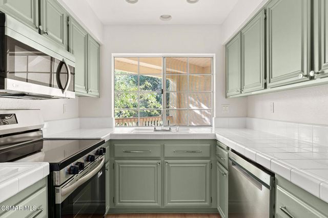 697 Sutton Crest Trail Tl210, Oak Park, CA 91377