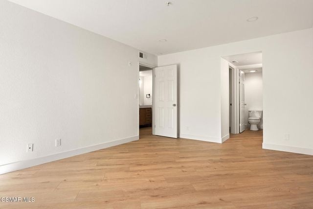 697 Sutton Crest Trail Tl210, Oak Park, CA 91377