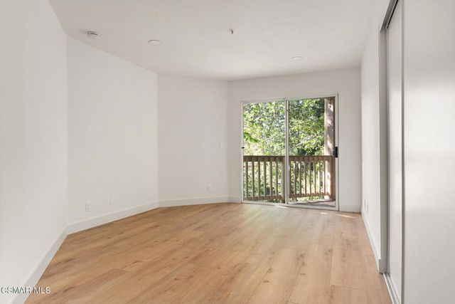 697 Sutton Crest Trail Tl210, Oak Park, CA 91377