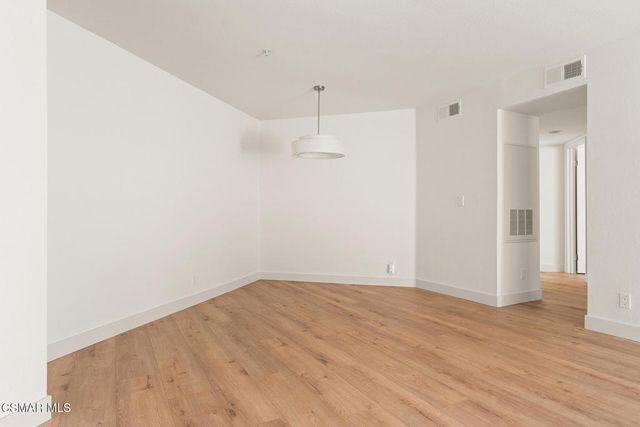 697 Sutton Crest Trail Tl210, Oak Park, CA 91377