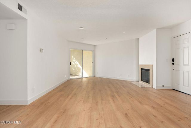 697 Sutton Crest Trail Tl210, Oak Park, CA 91377