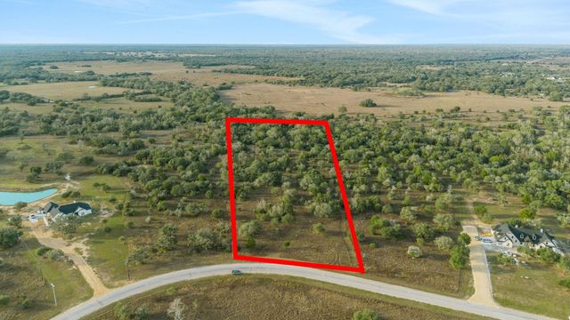 000 Pintail Ln, Columbus, TX 78934