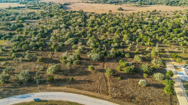 000 Pintail Ln, Columbus, TX 78934