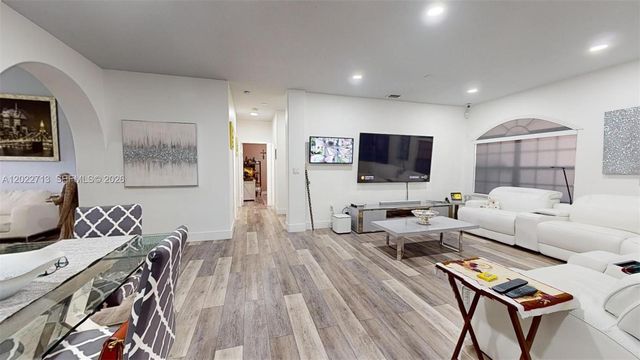 357 W 44th St, Hialeah, FL 33012