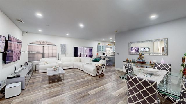 357 W 44th St, Hialeah, FL 33012