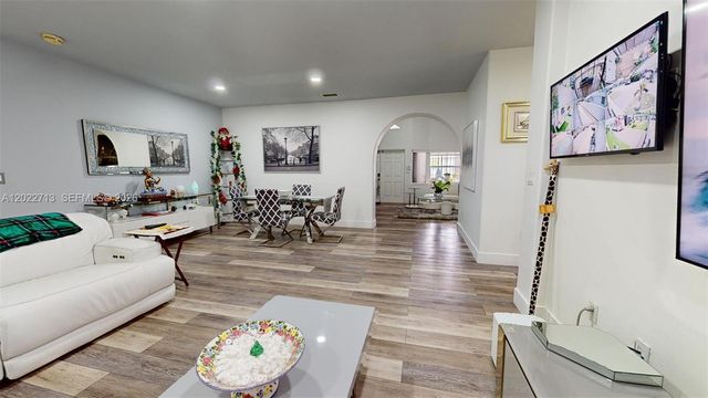 357 W 44th St, Hialeah, FL 33012