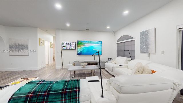 357 W 44th St, Hialeah, FL 33012