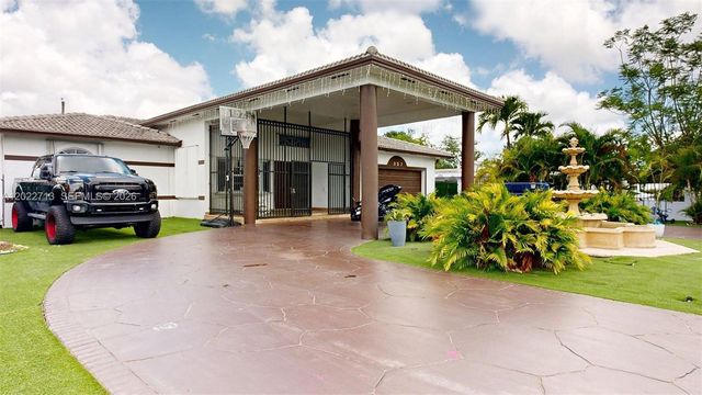 357 W 44th St, Hialeah, FL 33012