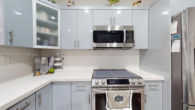 357 W 44th St, Hialeah, FL 33012