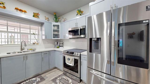 357 W 44th St, Hialeah, FL 33012