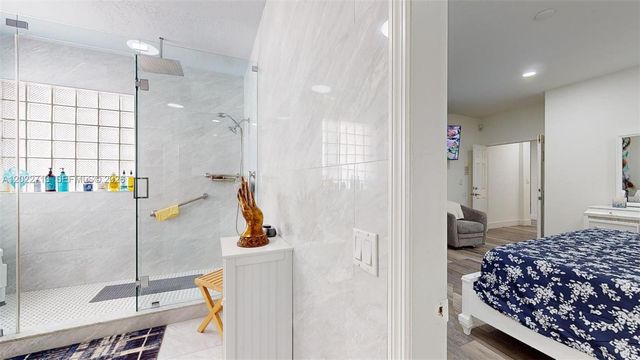 357 W 44th St, Hialeah, FL 33012