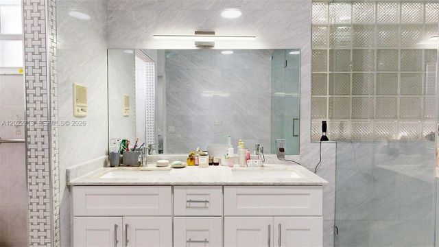 357 W 44th St, Hialeah, FL 33012