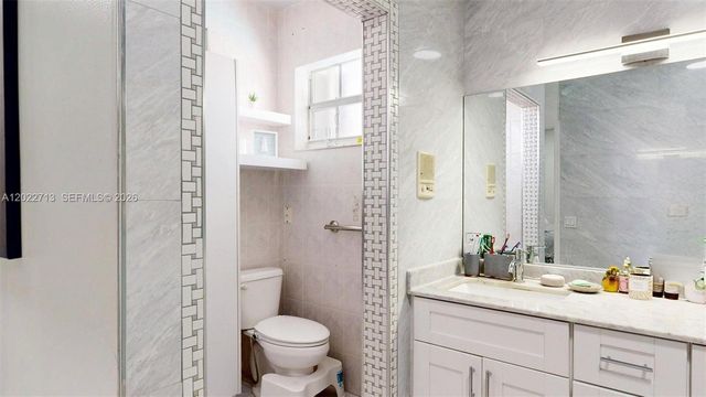 357 W 44th St, Hialeah, FL 33012