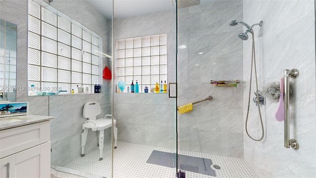 357 W 44th St, Hialeah, FL 33012