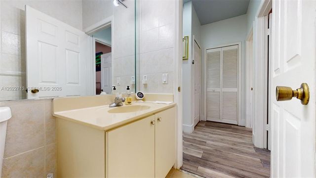 357 W 44th St, Hialeah, FL 33012