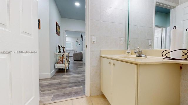 357 W 44th St, Hialeah, FL 33012