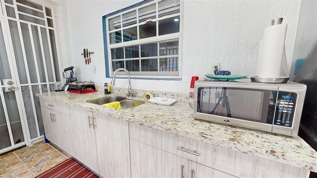 357 W 44th St, Hialeah, FL 33012