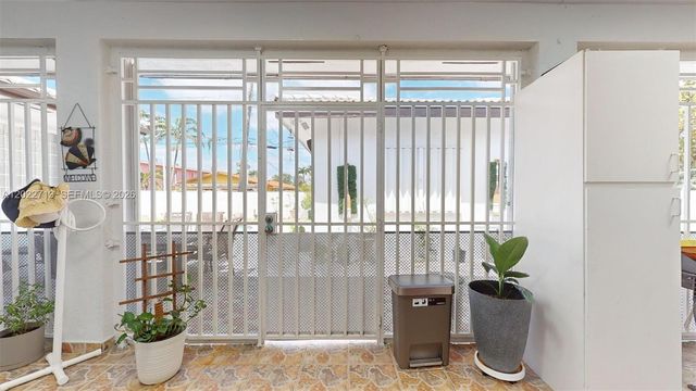 357 W 44th St, Hialeah, FL 33012