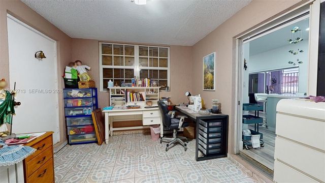 357 W 44th St, Hialeah, FL 33012