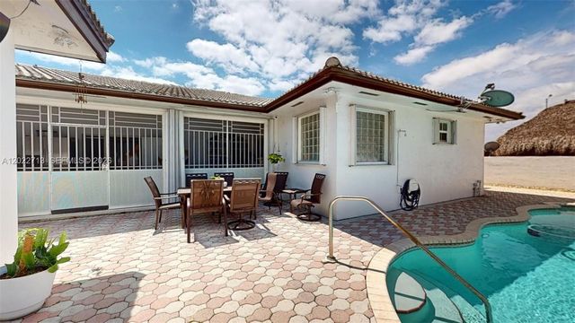 357 W 44th St, Hialeah, FL 33012
