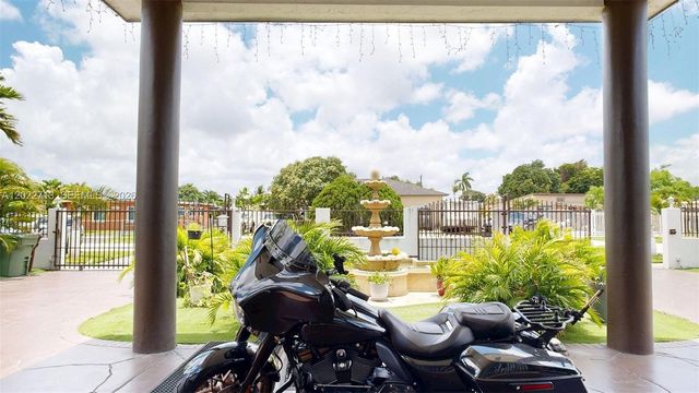 357 W 44th St, Hialeah, FL 33012