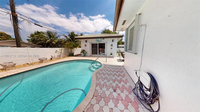 357 W 44th St, Hialeah, FL 33012