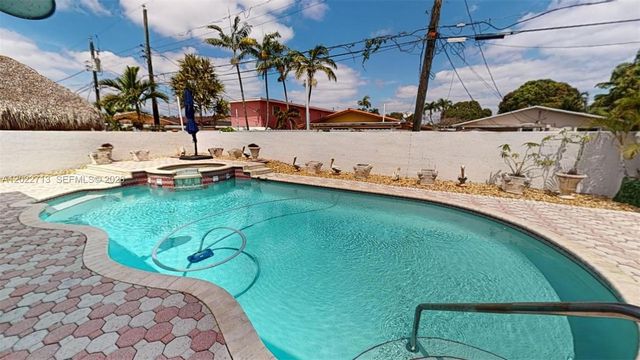 357 W 44th St, Hialeah, FL 33012