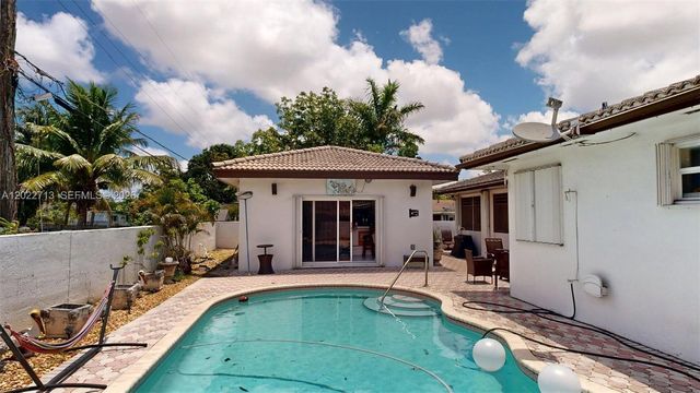 357 W 44th St, Hialeah, FL 33012