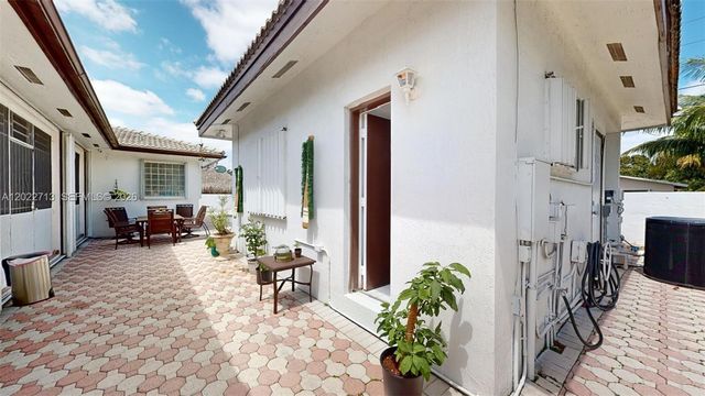 357 W 44th St, Hialeah, FL 33012
