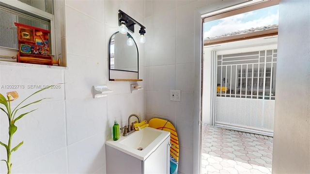 357 W 44th St, Hialeah, FL 33012