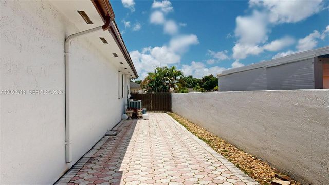 357 W 44th St, Hialeah, FL 33012