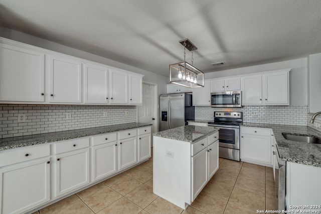 435 Dandelion Bend, San Antonio, TX 78245